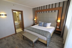Suite, 1 King Bed, Non Smoking, Balcony