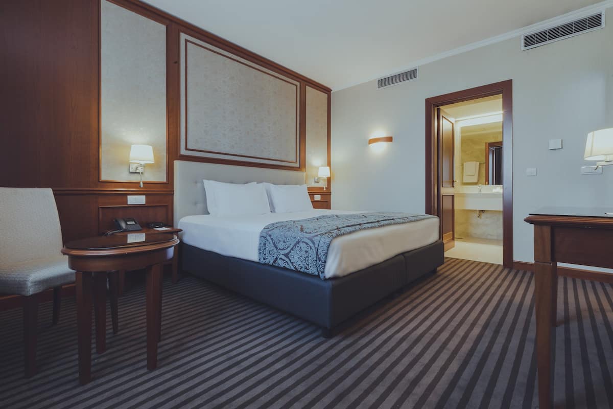 Ropa de cama de alta calidad y minibar