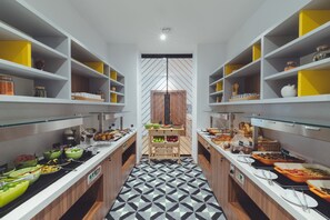 Daily buffet breakfast for a fee - Holiday Inn Skopje by IHG (Skopje)