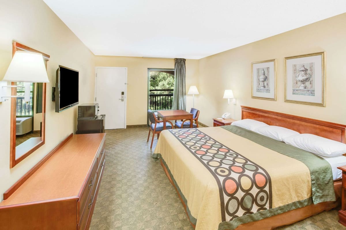 Fer et planche à repasser, lits bébé (gratuits)