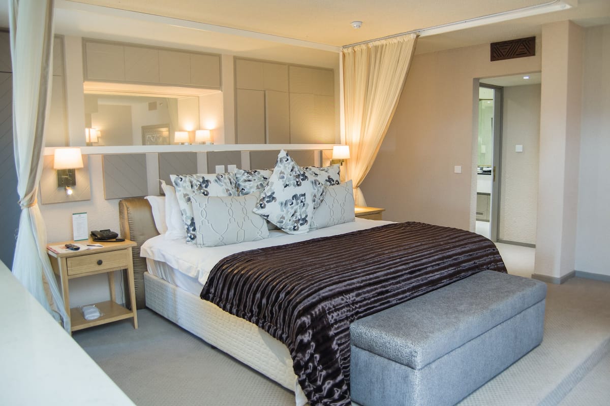 Chambre présidentielle | Minibar, coffre-fort, décor unique, ameublement unique