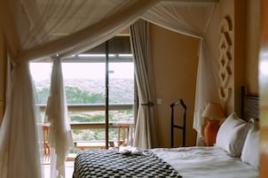 Executive Room, Resort View | Minibar, in-room safe, individually decorated, individually furnished