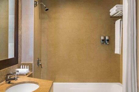 Four Points by Sheraton Sheikh Zayed Road, Dubai - Image 92