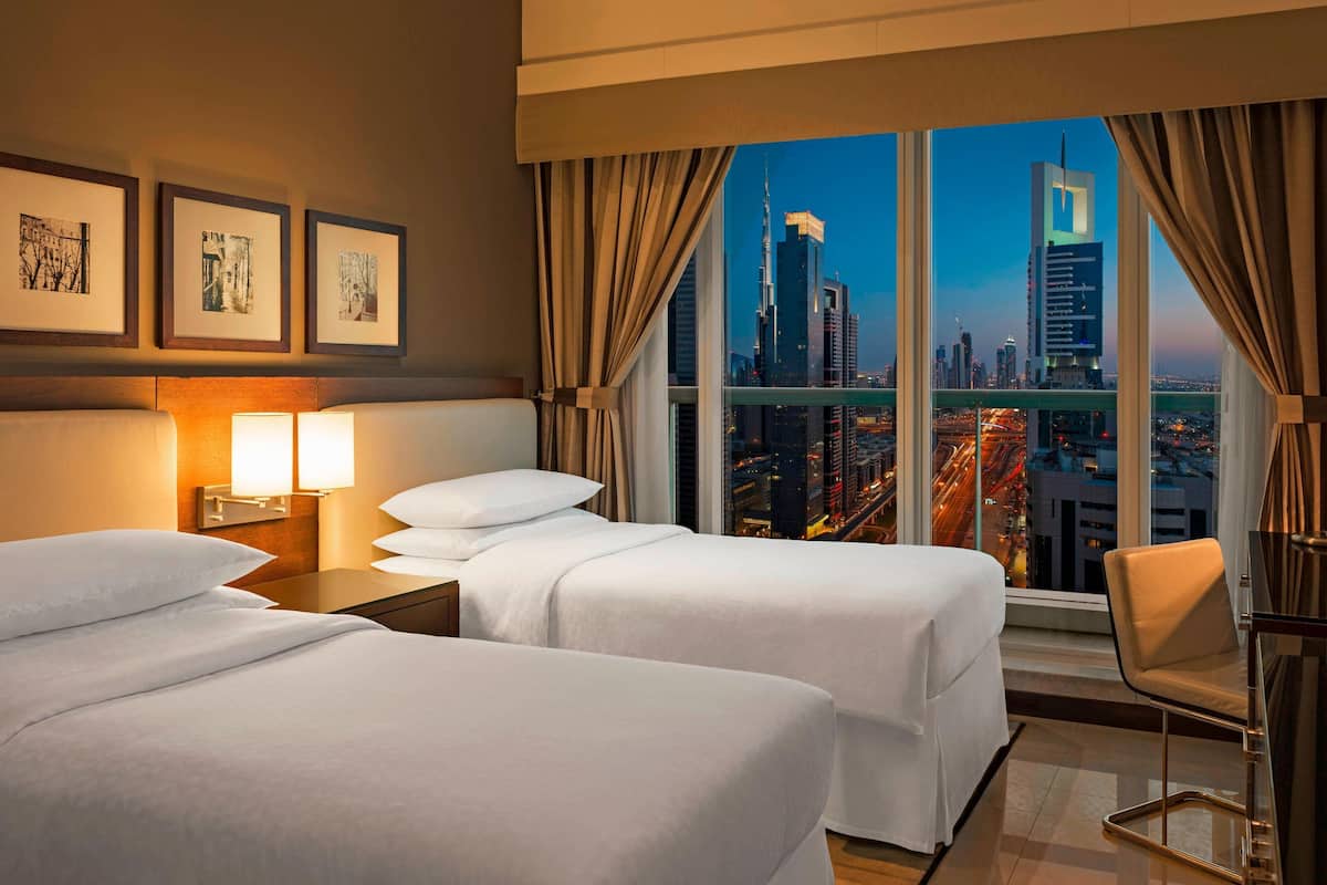 Suite, 3 Bedrooms, Non Smoking, Balcony with Complimentary Shuttle Service to Dubai Mall | Hypo-allergenic bedding, down comforters, pillowtop beds, in-room safe