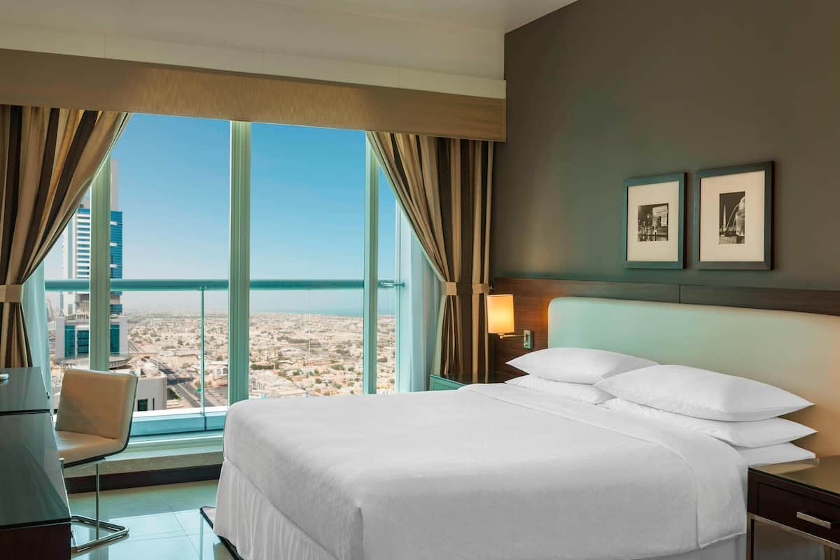 Classic Room, 1 King Bed, Non Smoking, Balcony with Complimentary Shuttle Service to Dubai Mall | Hypo-allergenic bedding, down comforters, pillowtop beds, in-room safe