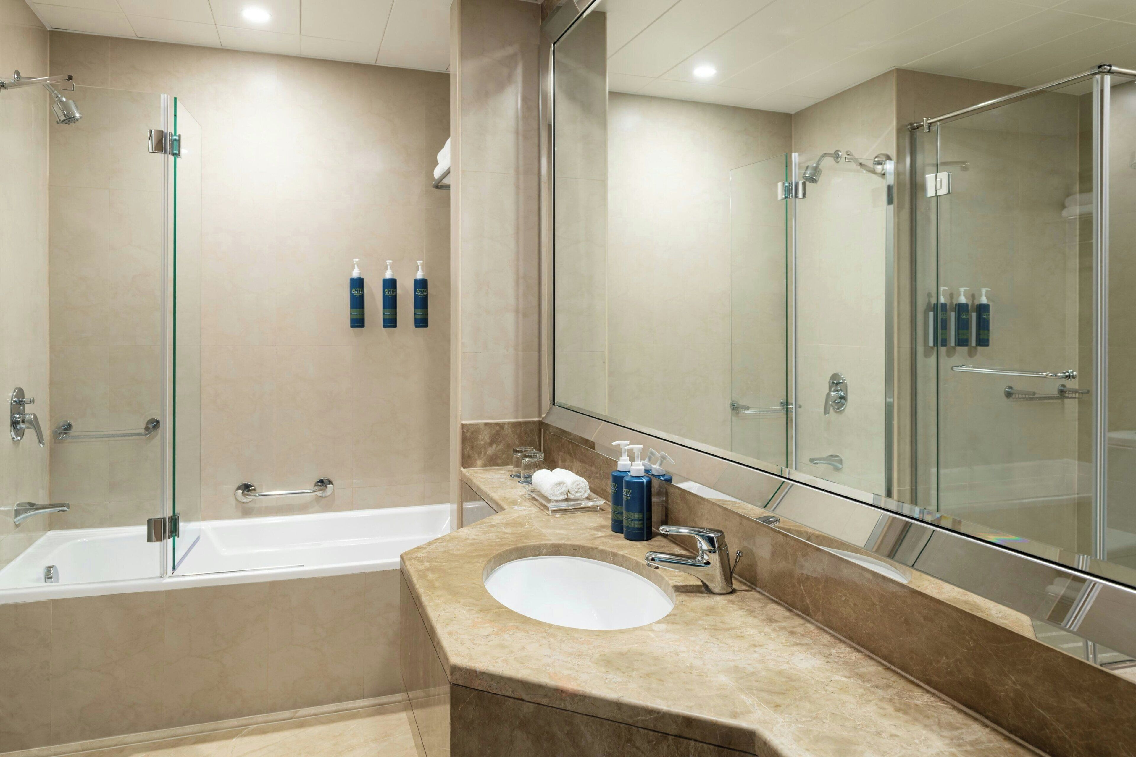 Photo - Four Points by Sheraton Sheikh Zayed Road, Dubai