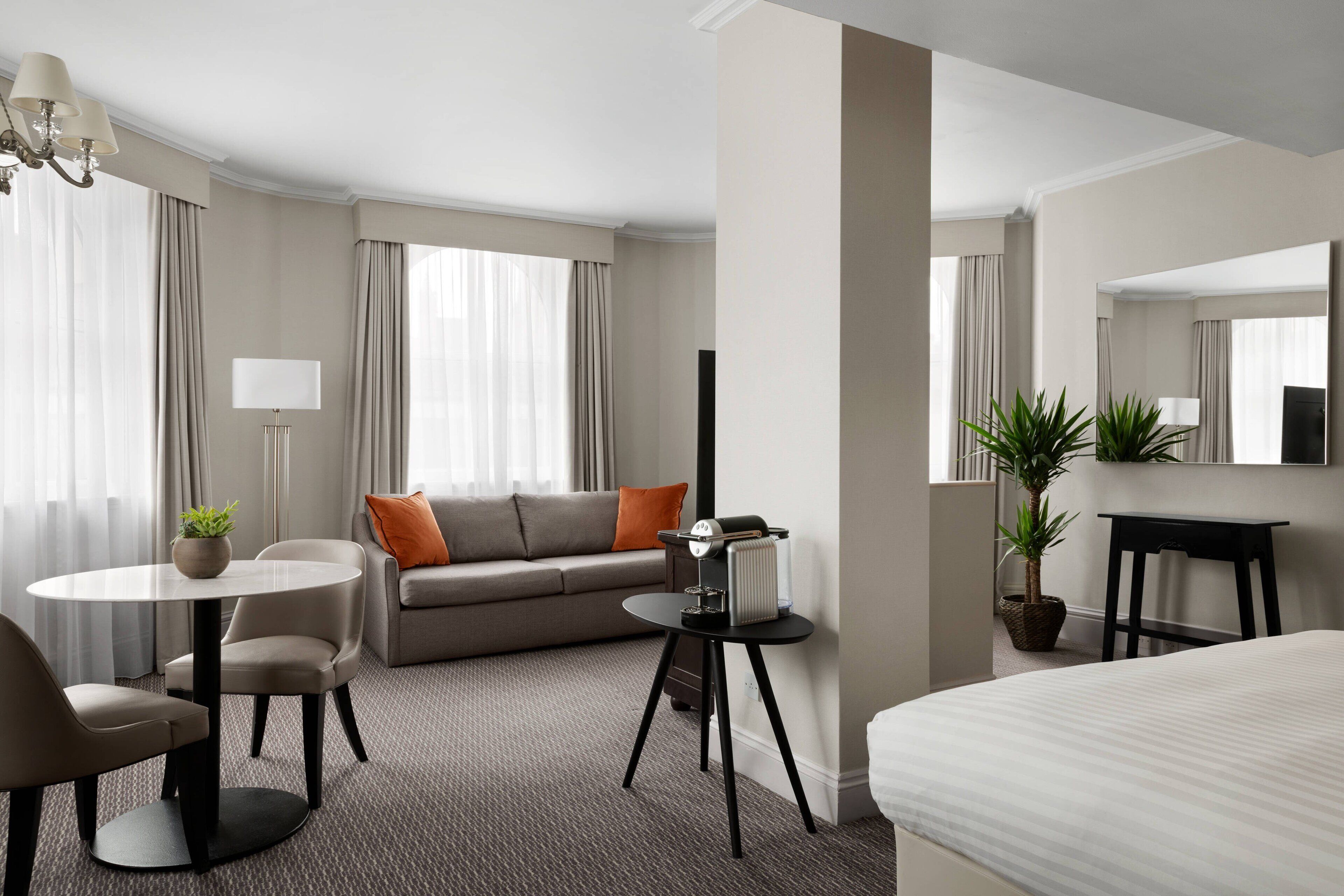 junior suite, 1 king bed, non smoking | 1 bedroom, egyptian cotton sheets, hypo-allergenic bedding