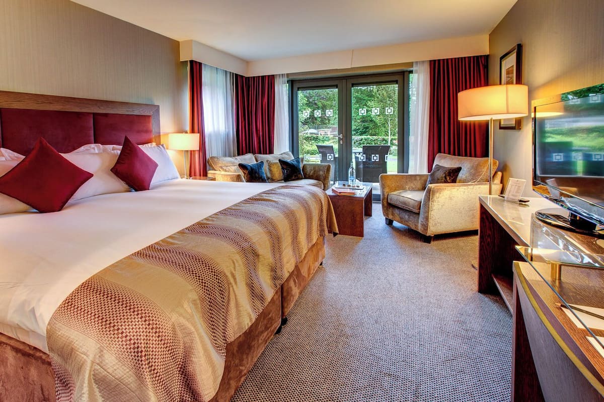 Sengetøy av topp kvalitet, safe på rommet og skrivebord