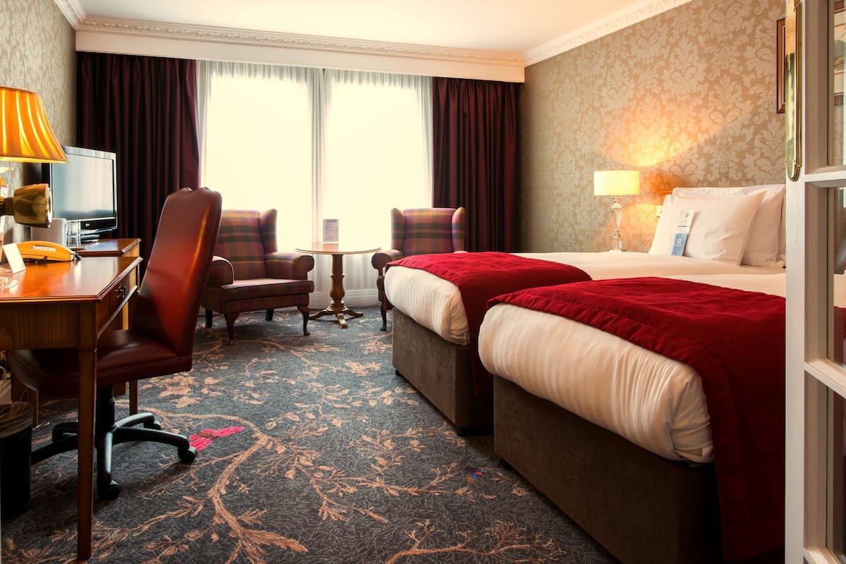 Premium bedding, in-room safe, desk, laptop workspace