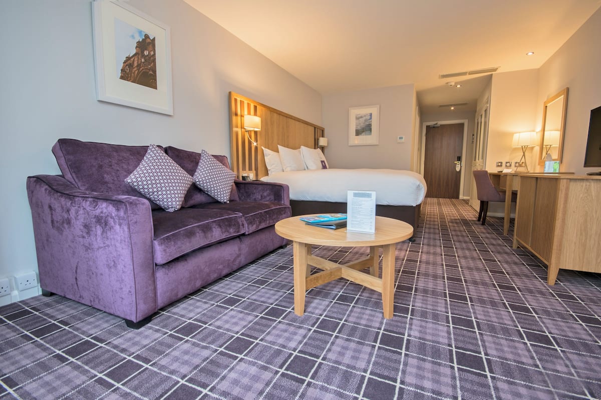 Sengetøy av topp kvalitet, safe på rommet og skrivebord