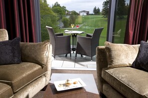 1 Schlafzimmer, hochwertige Bettwaren, Zimmersafe, Schreibtisch
