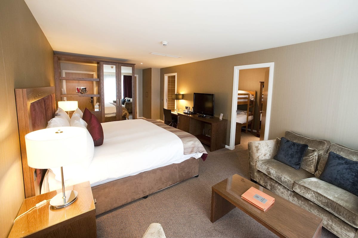 Sengetøy av topp kvalitet, safe på rommet og skrivebord