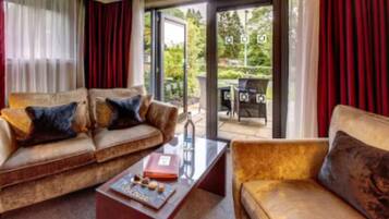 Ropa de cama de alta calidad, caja fuerte, escritorio