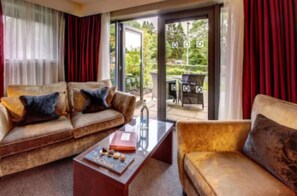 Premium bedding, in-room safe, desk, laptop workspace - Kingsmills Hotel (Inverness)