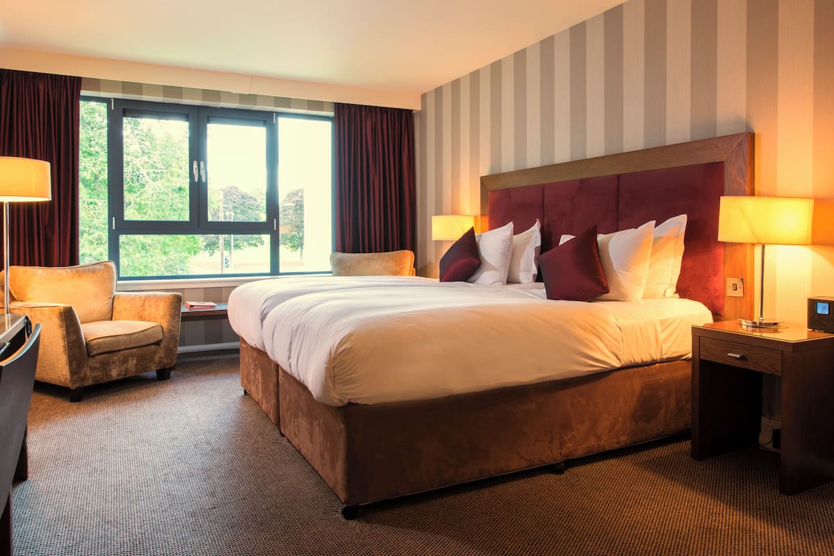 Rom – executive, 1 kingsize-seng | Sengetøy av topp kvalitet, safe på rommet og skrivebord