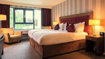 Executive Room King Bed | Premium bedding, in-room safe, desk, laptop workspace