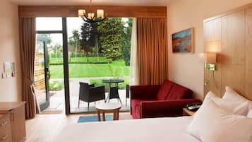 Premium bedding, in-room safe, desk, laptop workspace