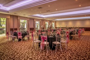 A banquet hall with round tables, chairs, and a patterned carpet. - Grand Hotel Gosforth Park (Newcastle-upon-Tyne)