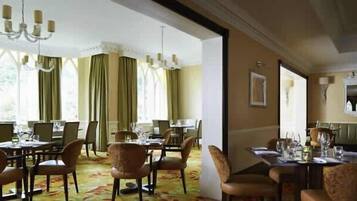 Daily buffet breakfast (GBP 16.50 per person)