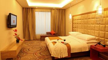 Suite, 1 King Bed | Down duvets, minibar, in-room safe, desk