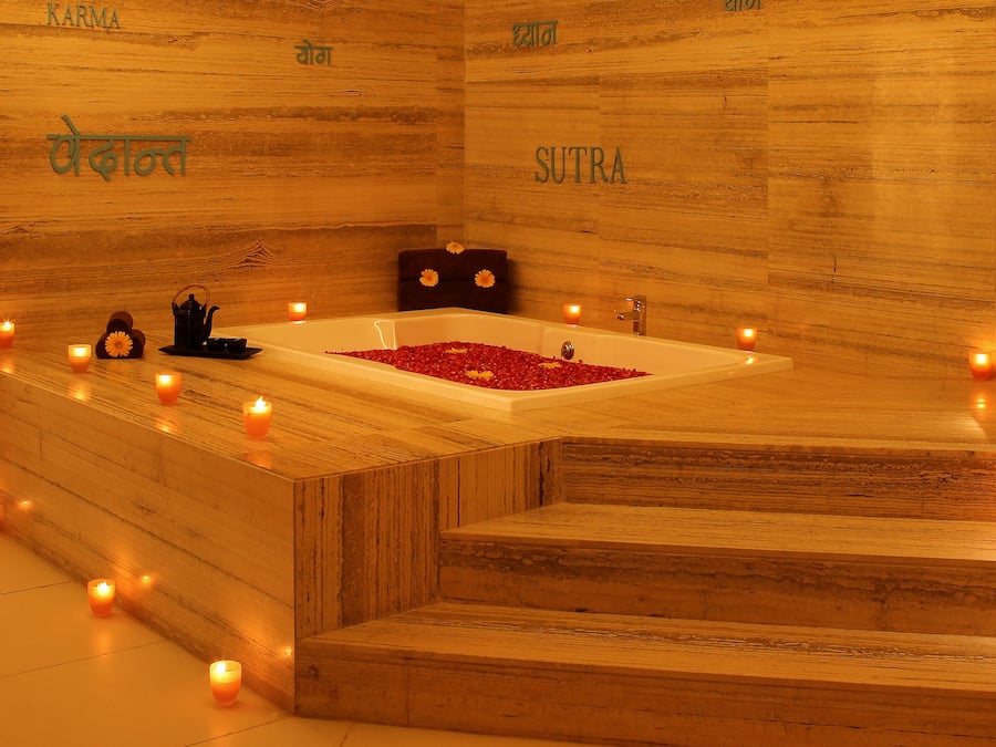 Couples treatment room(s), hot tub, steam room, body treatments