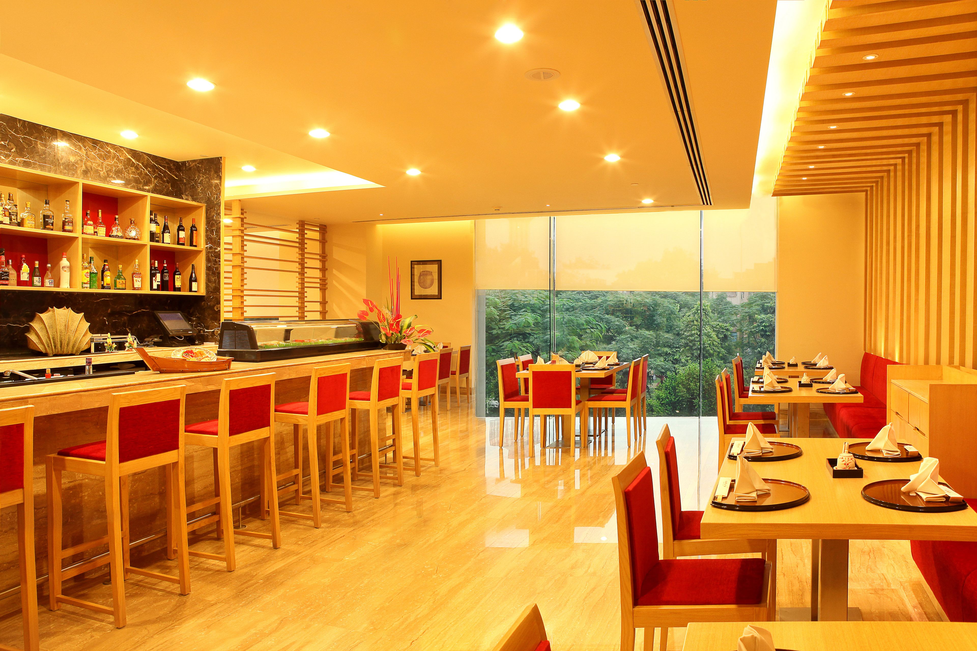 3 restaurants, breakfast served