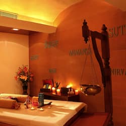 Couples treatment rooms, hot tub, steam room, body treatments