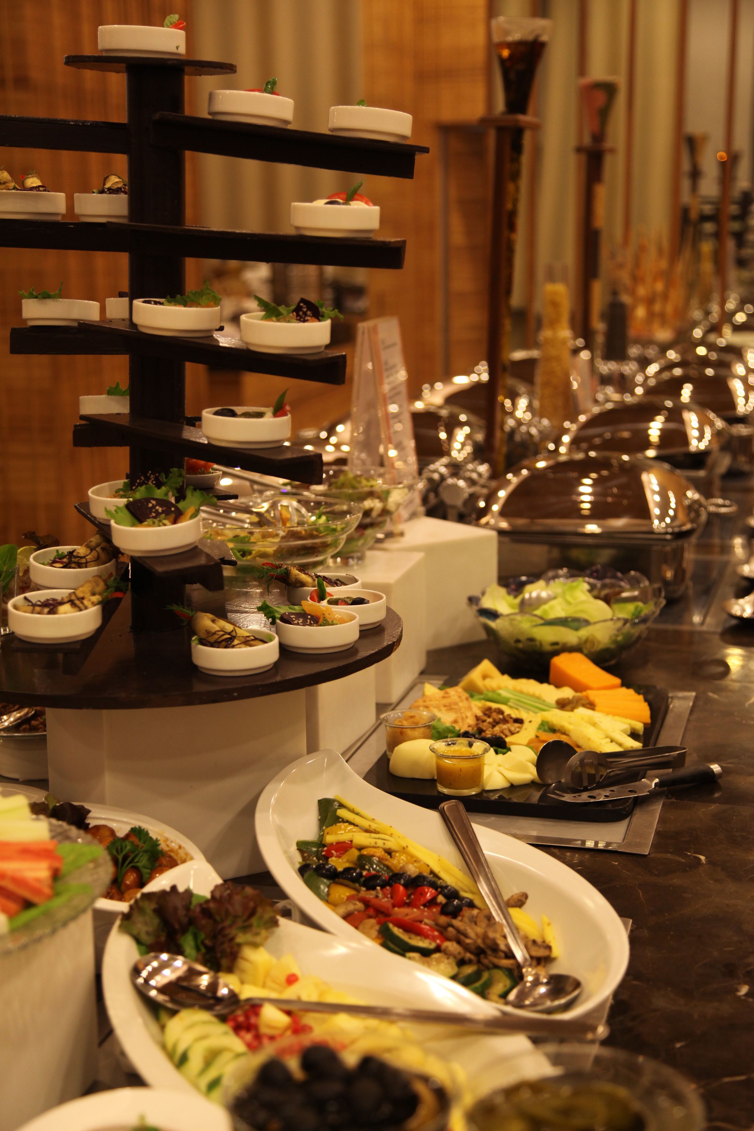 Daily buffet breakfast (INR 1000 per person)