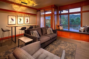 Suite, 1 King Bed with Sofa bed (Nicest)