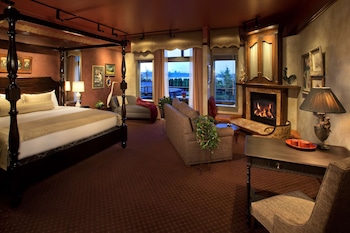 Premium bedding, down comforters, minibar, in-room safe at Willows Lodge