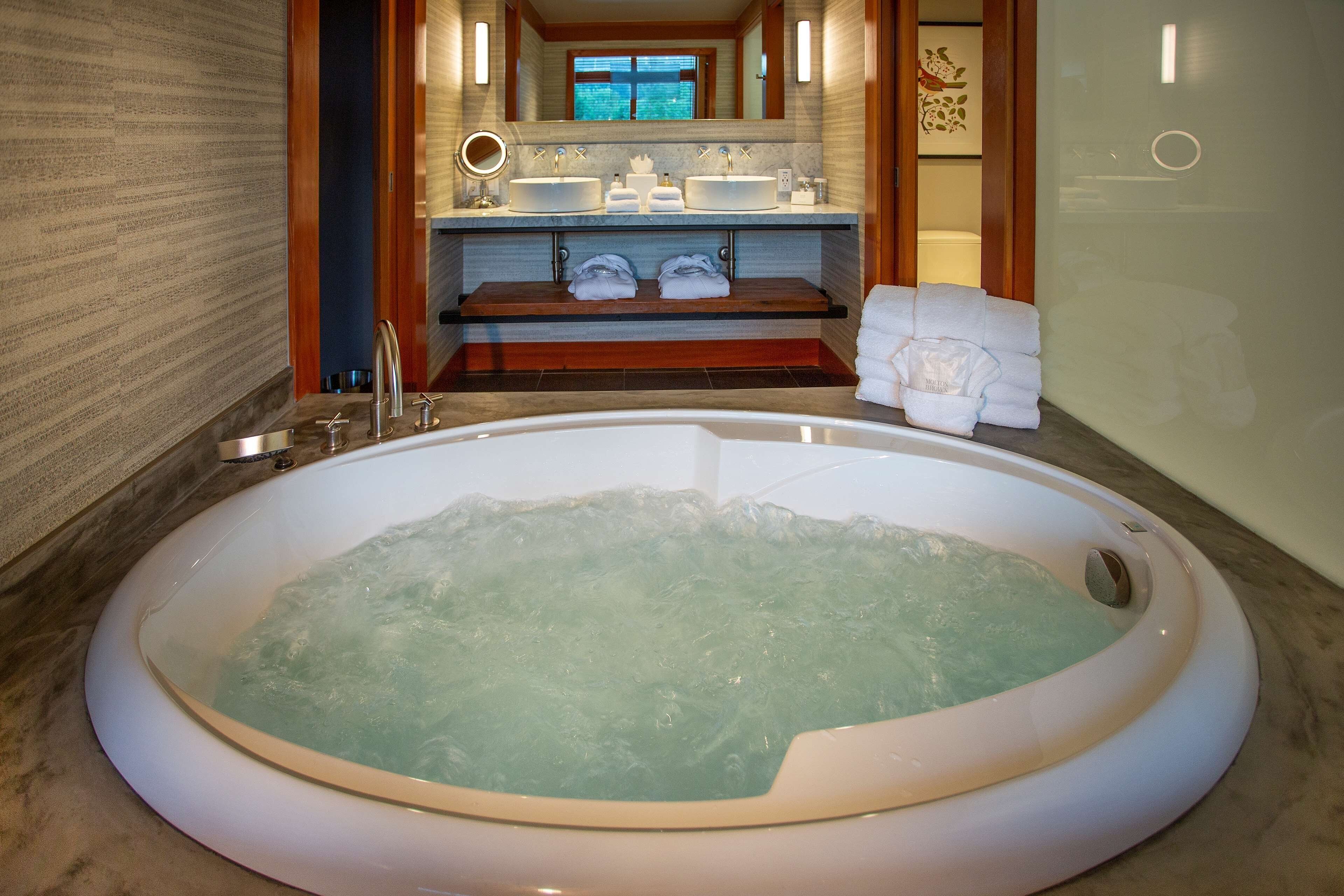 مغطس/حوض استحمام عميق