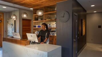 Couples treatment rooms, sauna, hot tub, body treatments, aromatherapy