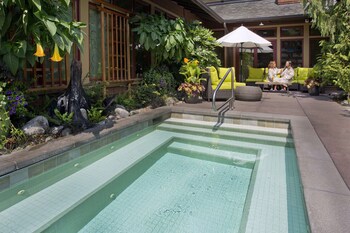 Pool (outdoor) at Willows Lodge
