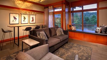 Suite, 1 King Bed with Sofa bed (Nicest) | Premium bedding, down duvets, minibar, in-room safe