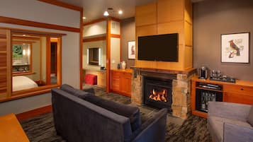 Suite, 1 King Bed with Sofa bed (Nicer) | Premium bedding, down comforters, minibar, in-room safe