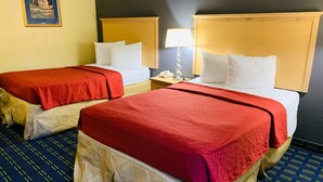 غرفة مزدوجة (2 Double Beds) | مكتب وواي فاي مجانًا وملاءات أسرّة