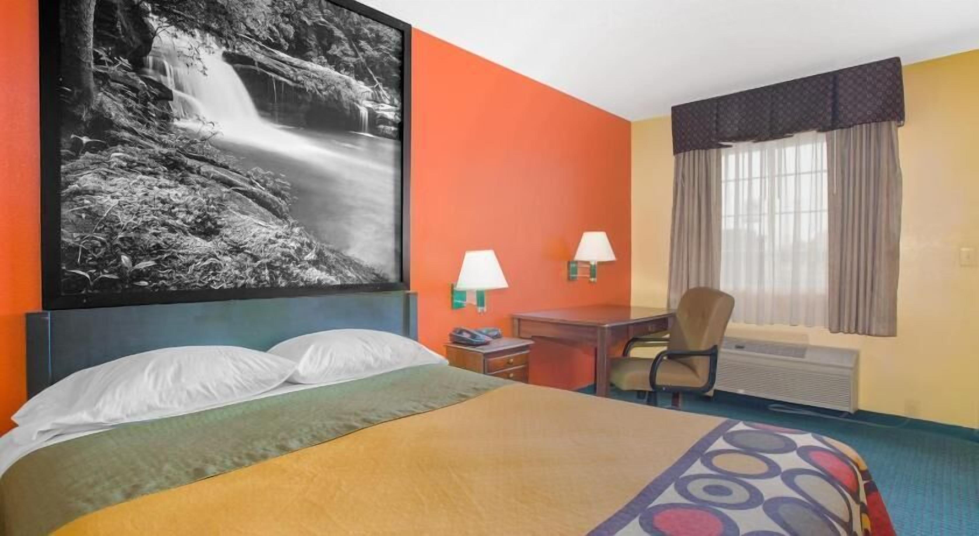 Hochwertige Bettwaren, Schreibtisch, Zustellbetten, kostenloses WLAN