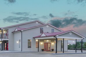 Exterior - Super 8 by Wyndham Talladega AL (Talladega)