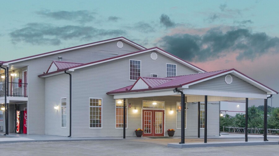 Super 8 by Wyndham Talladega AL