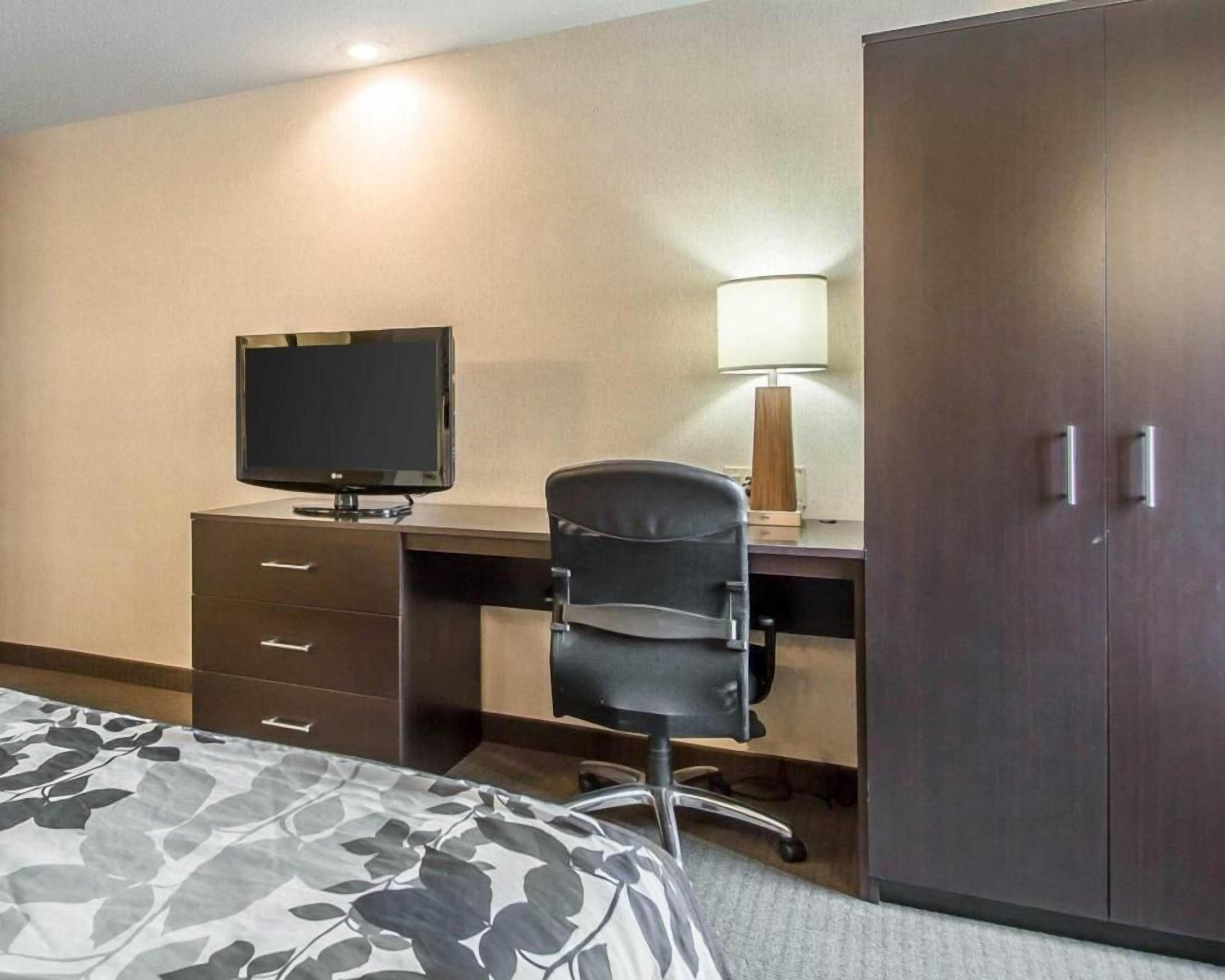 Premium bedding, pillow-top beds, in-room safe, desk
