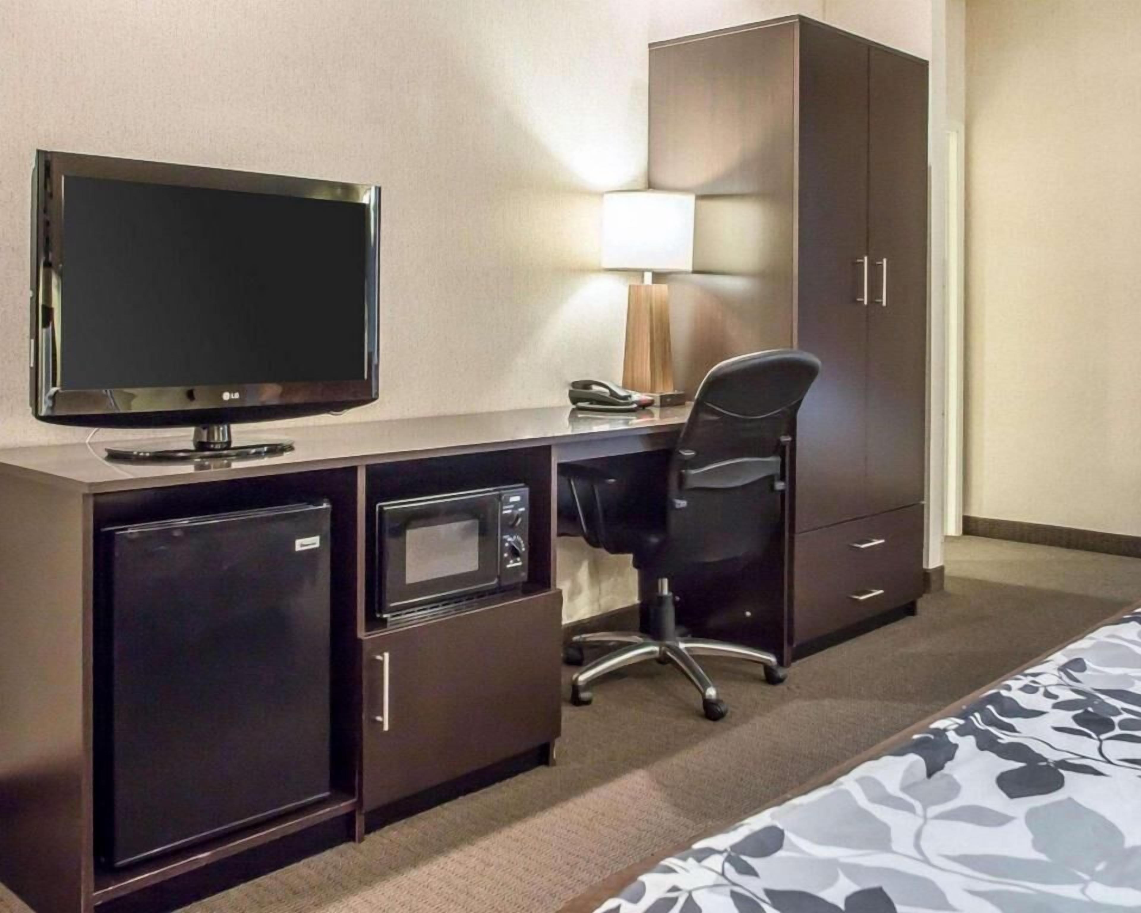 Premium bedding, pillow-top beds, in-room safe, desk