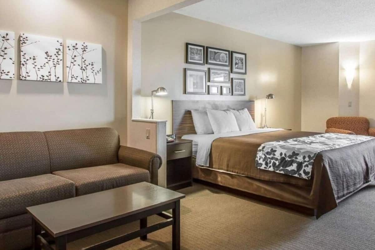Premium bedding, pillow-top beds, in-room safe, desk