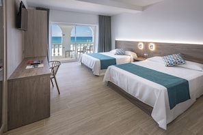 Minibar, free WiFi, bed sheets