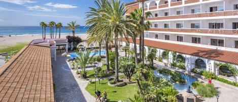 تفاصيل الفندق من الخارج