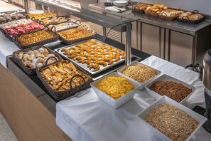 Frokostbuffé hver dag (EUR 9 per person)