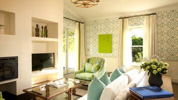 Premium bedding, free minibar items, in-room safe, desk
