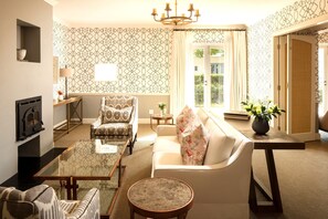 Luxe beddengoed, een minibar met enkele gratis items
