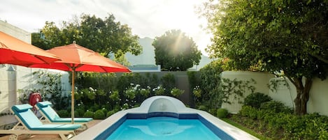 Outdoor pool, pool umbrellas, sun loungers