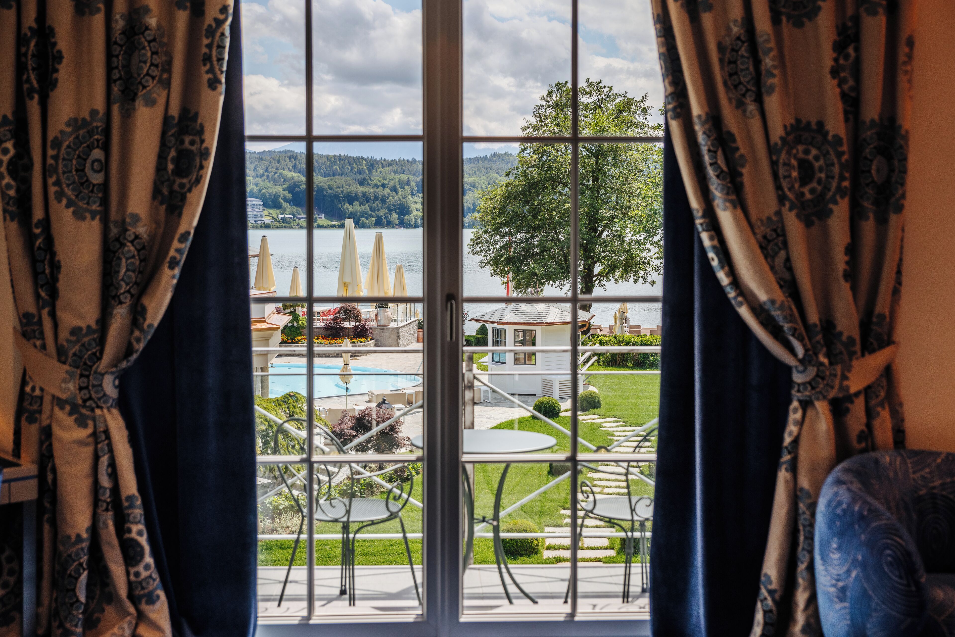 Premium bedding, down duvets, minibar, in-room safe