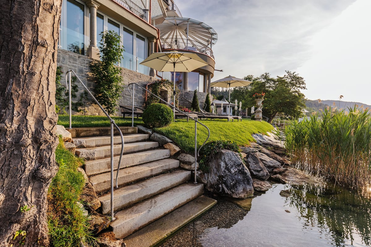 private beach, waterskiing, beach bar, kayaking